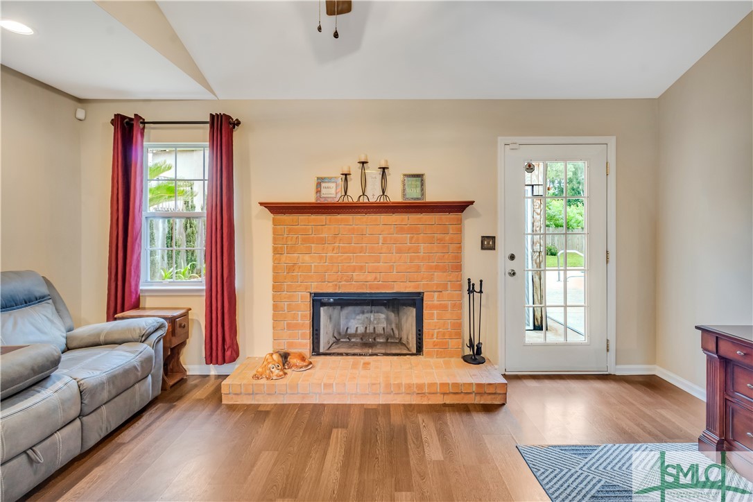 8 W Cameron Court
