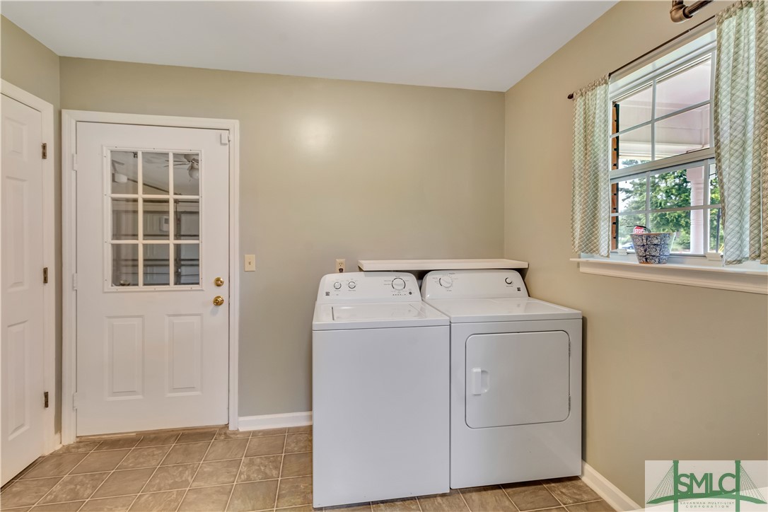 8 W Cameron Court