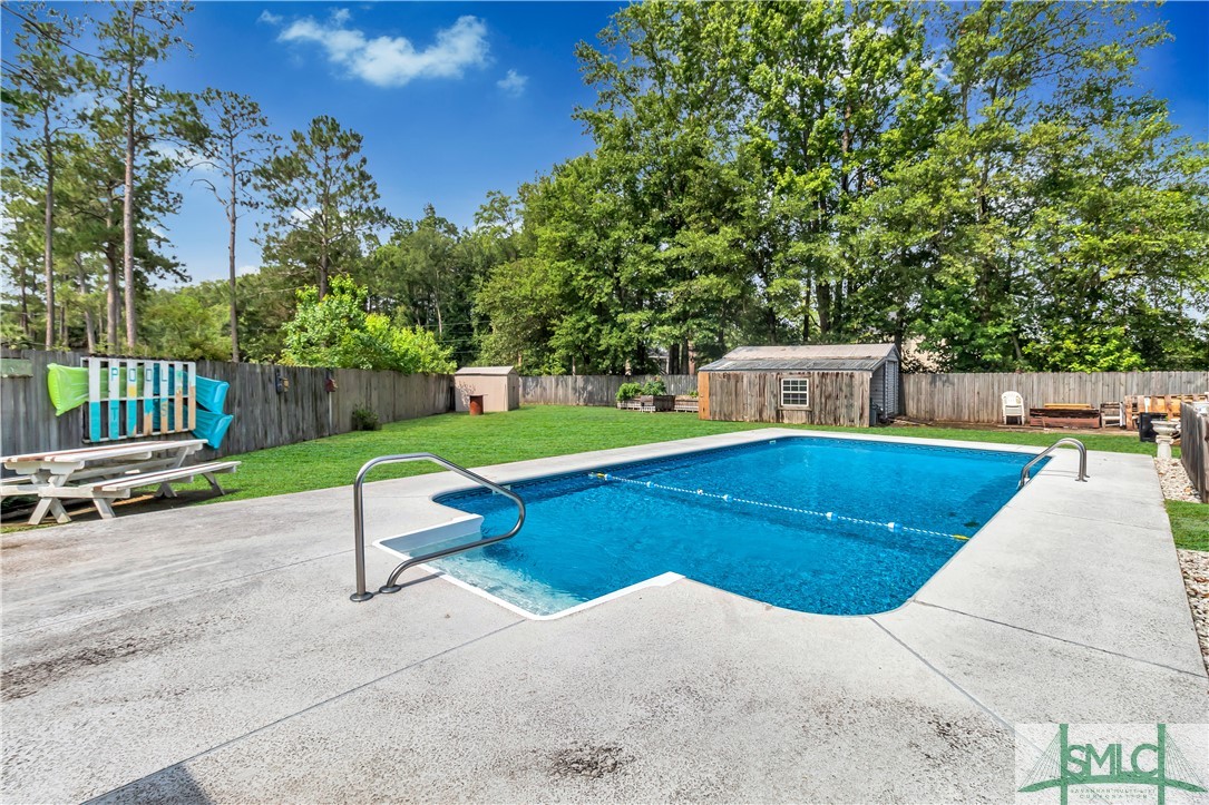 8 W Cameron Court