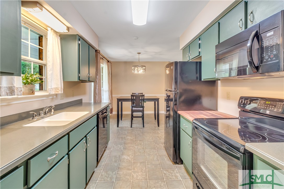8 W Cameron Court