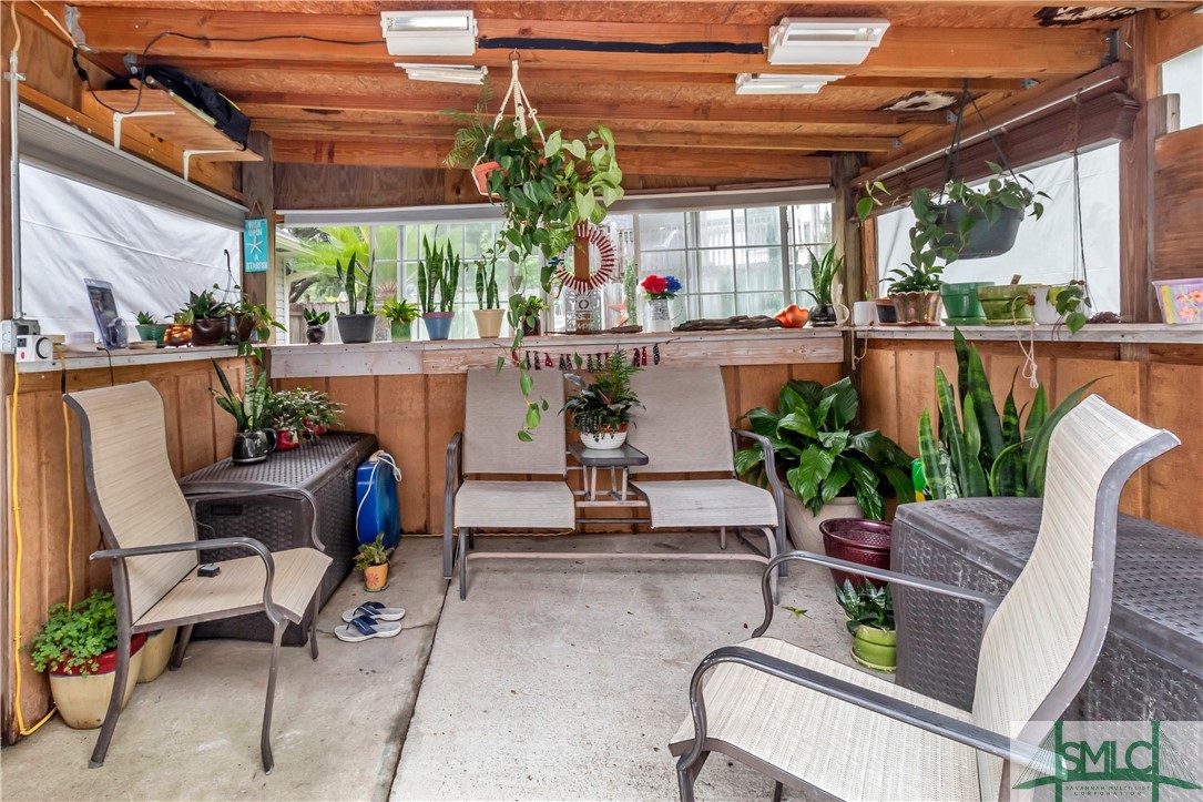 8 W Cameron Court