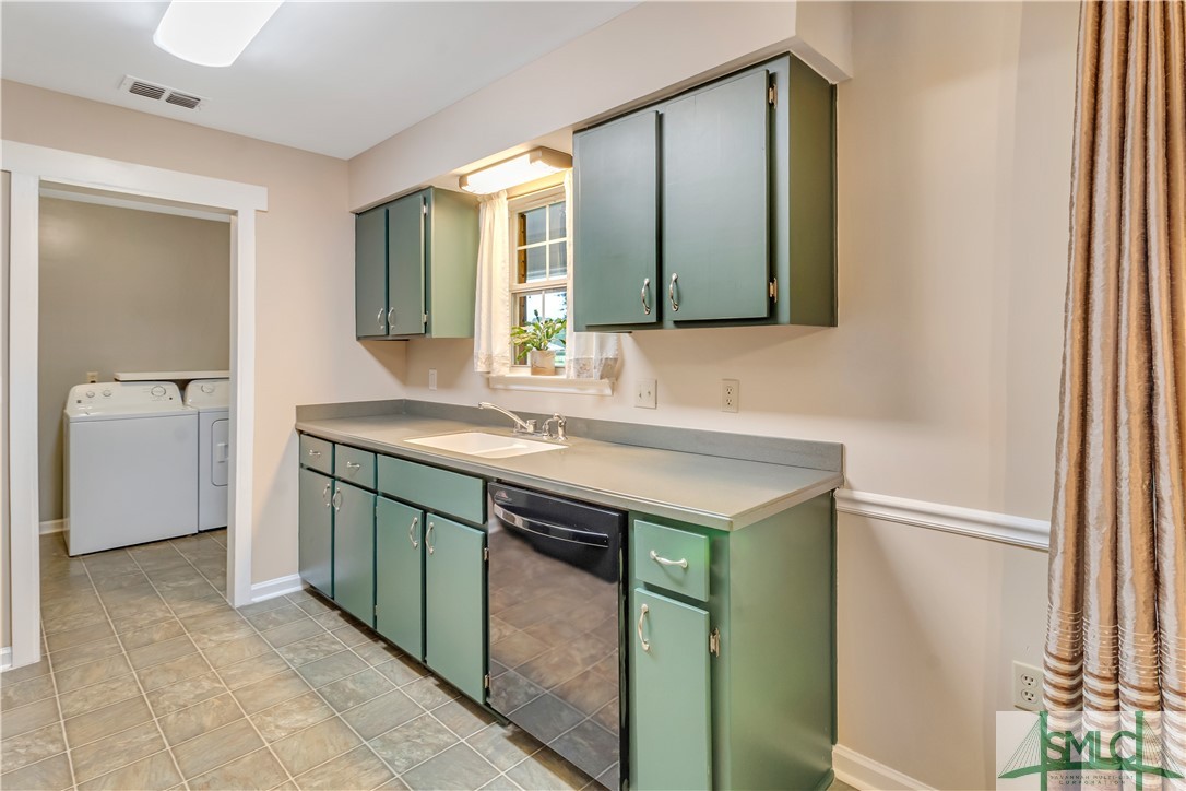 8 W Cameron Court