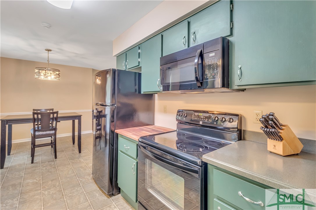 8 W Cameron Court