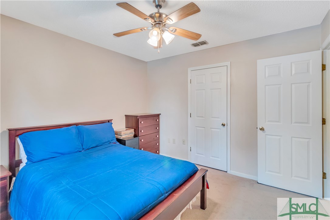 8 W Cameron Court