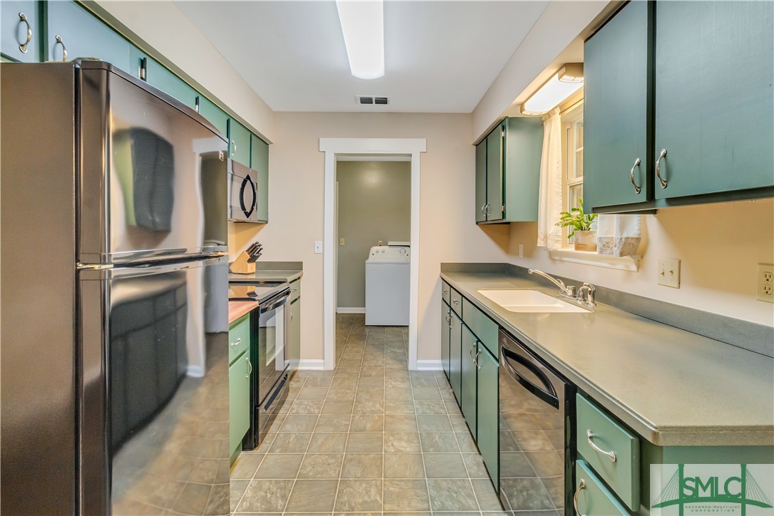 8 W Cameron Court