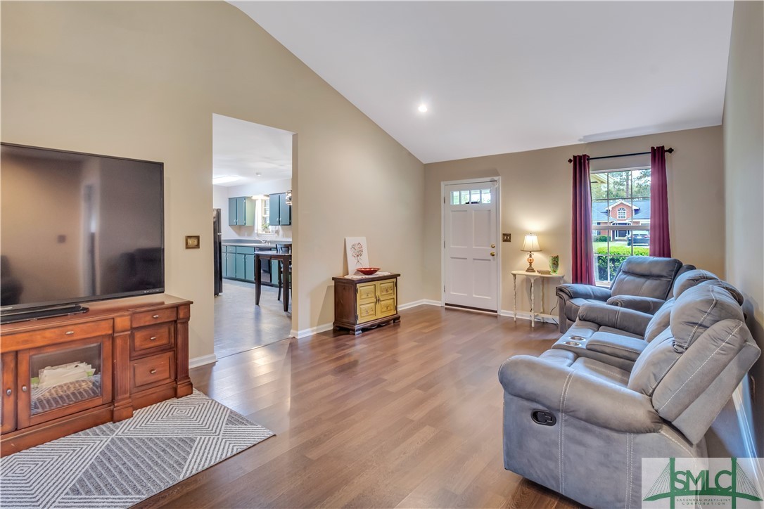 8 W Cameron Court