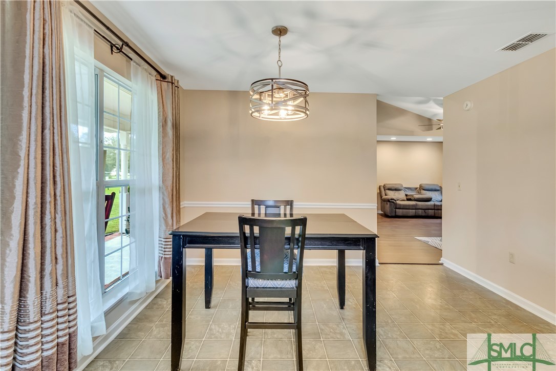 8 W Cameron Court