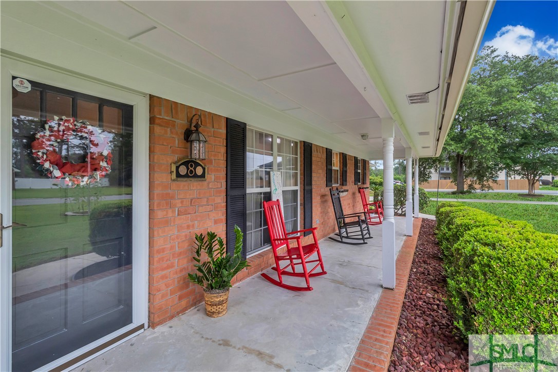 8 W Cameron Court
