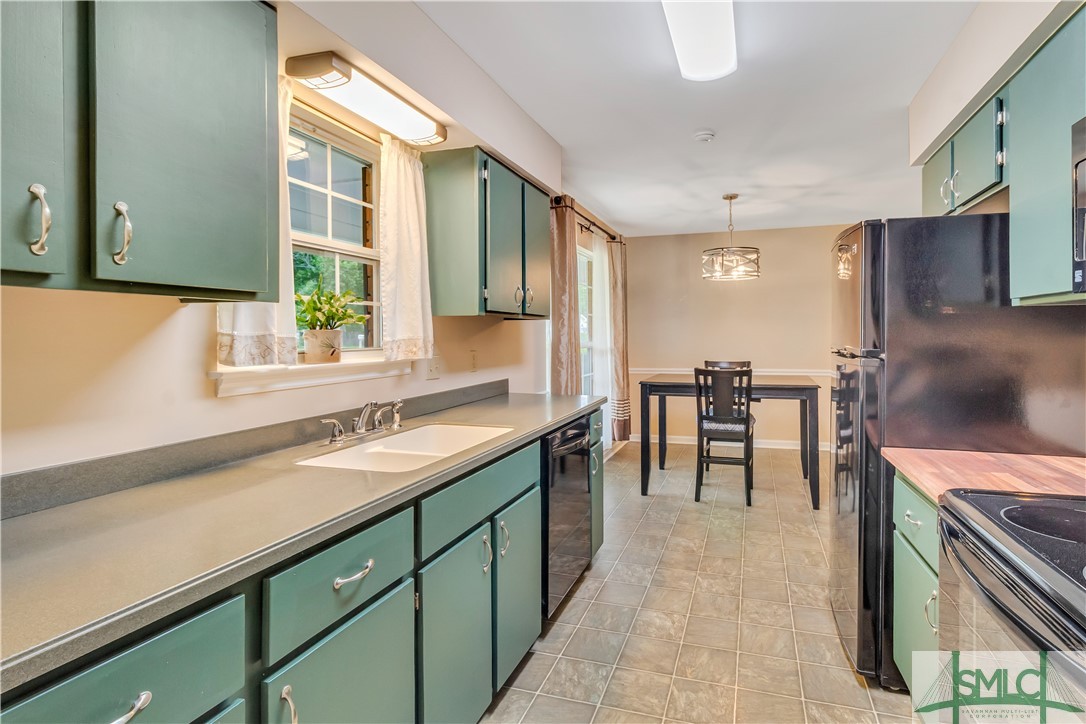 8 W Cameron Court
