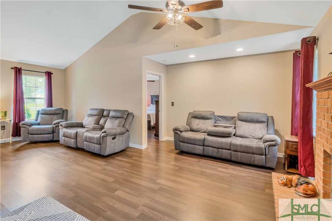 8 W Cameron Court