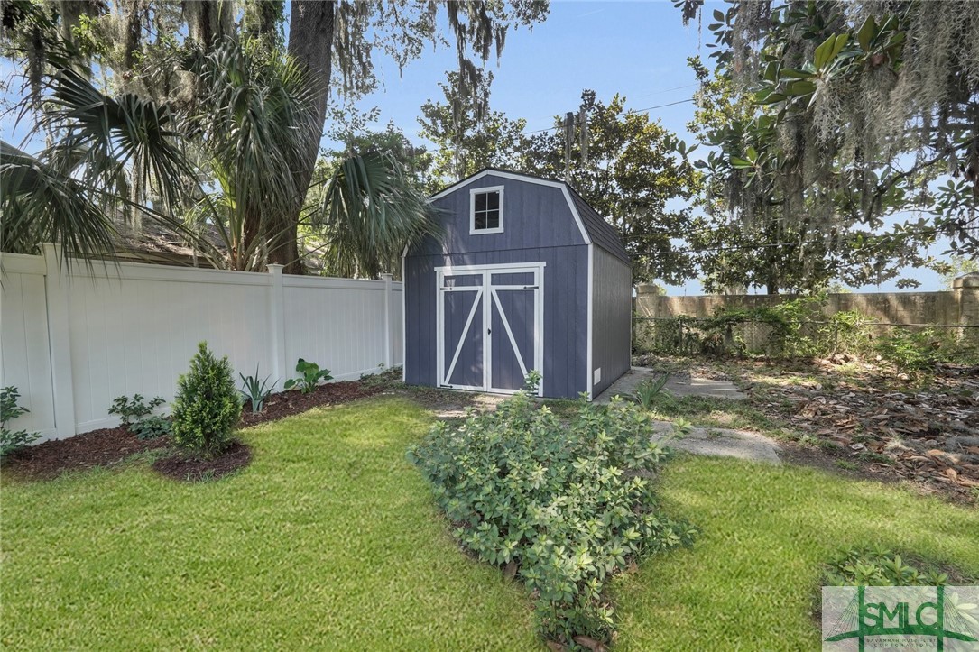 122 E Fairmont Avenue