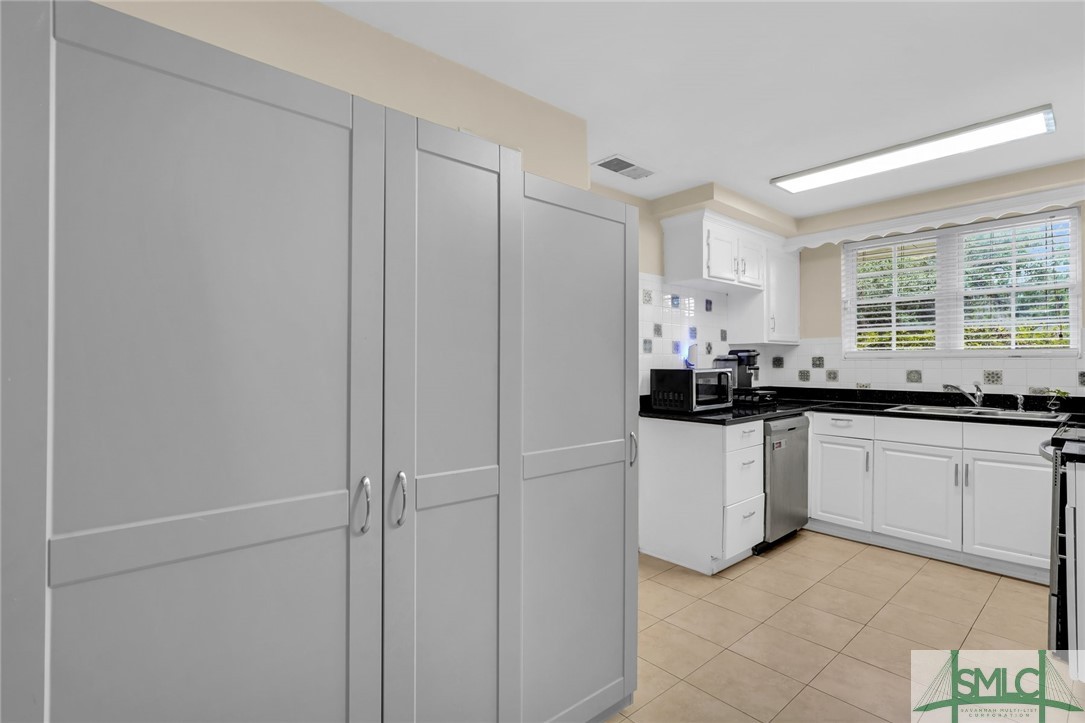 122 E Fairmont Avenue