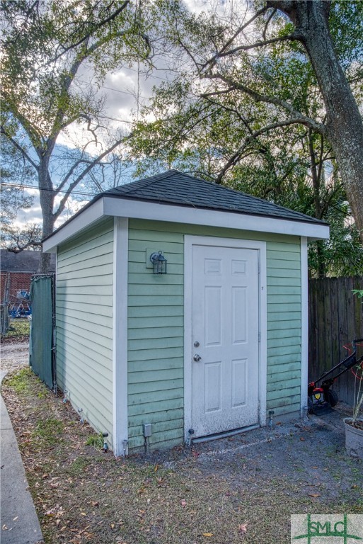 805 W 44th Street
