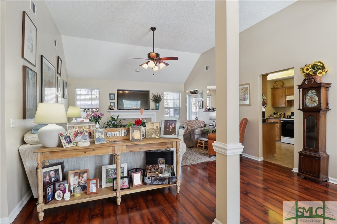 112 Laurens Lane