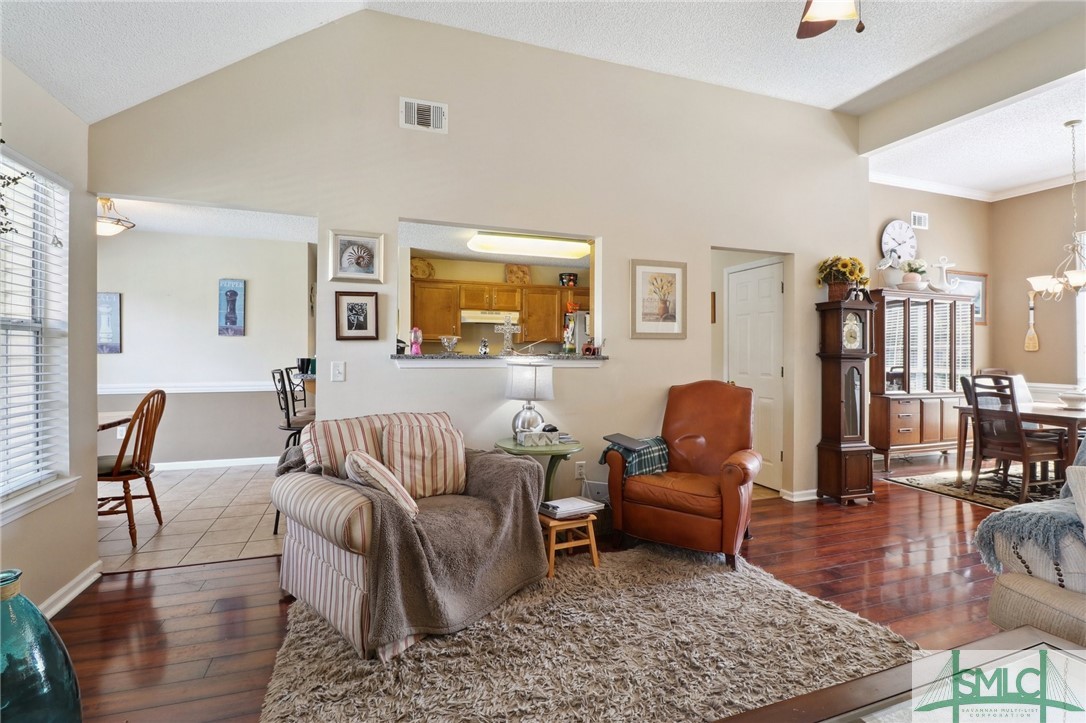 112 Laurens Lane