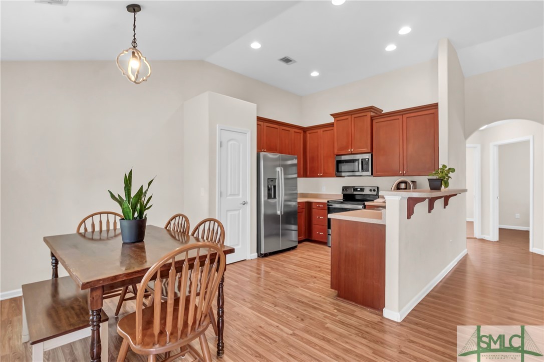 16 Twin Oaks Place
