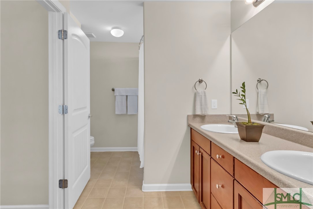 16 Twin Oaks Place