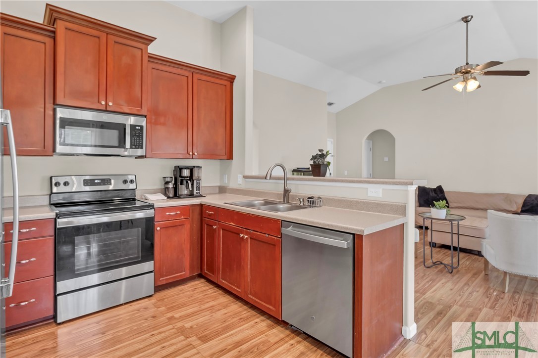 16 Twin Oaks Place