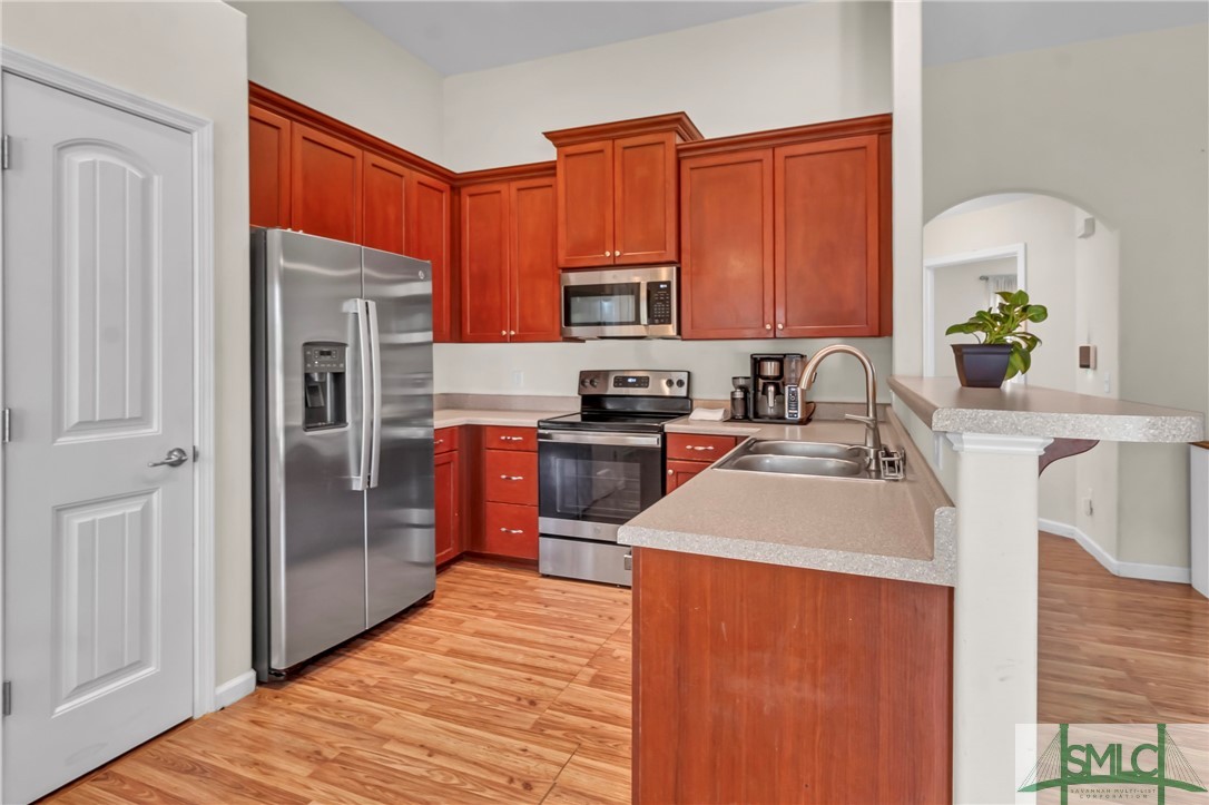 16 Twin Oaks Place