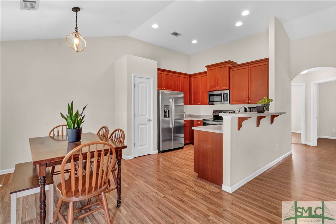 16 Twin Oaks Place