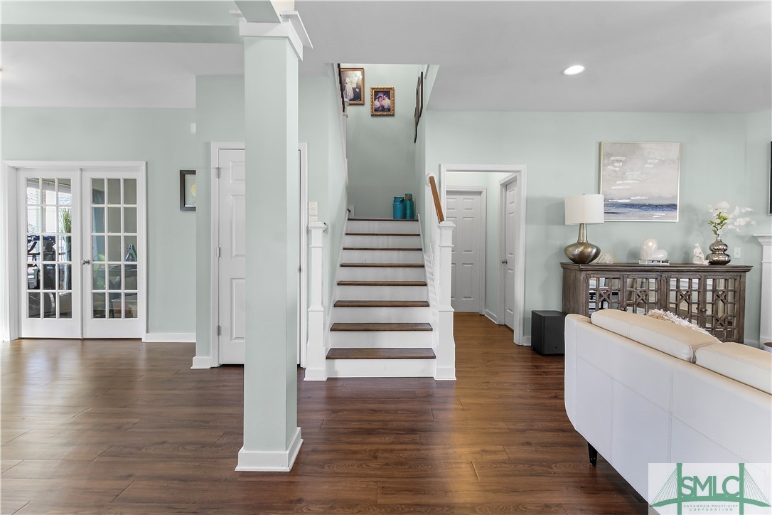 221 Blandford Way