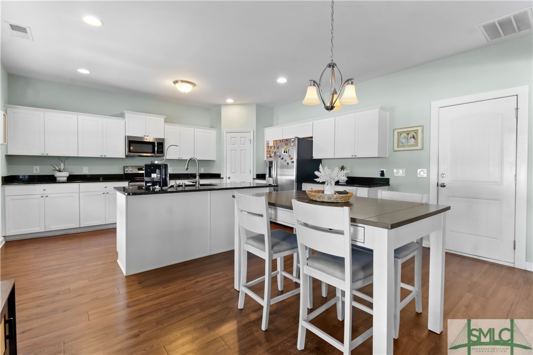 221 Blandford Way