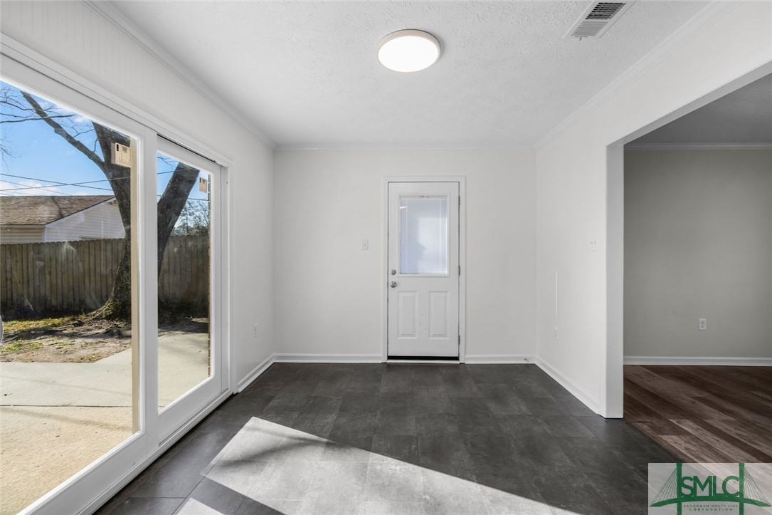 1232 Crawford Way