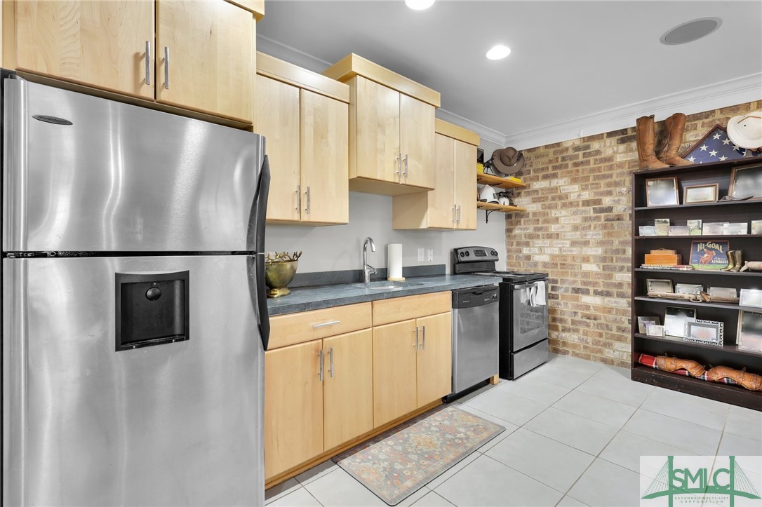 319 W Taylor Street