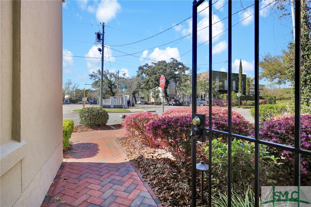 319 W Taylor Street