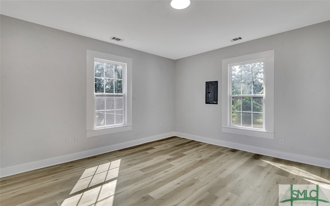 135 SW McQueen Street