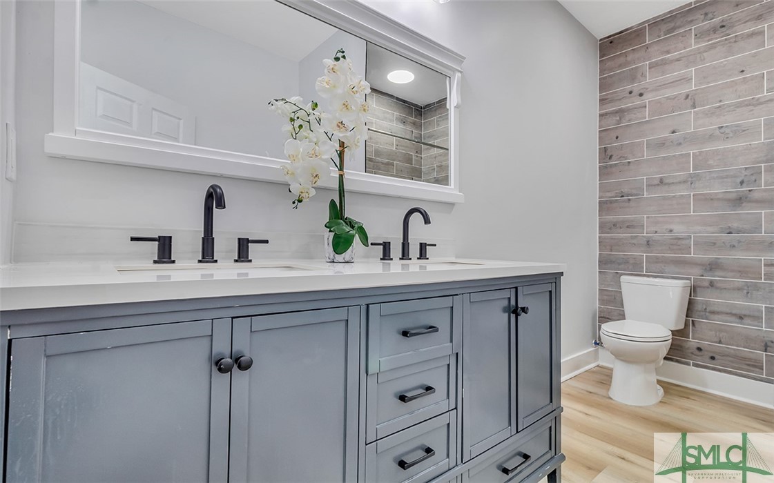 135 SW McQueen Street