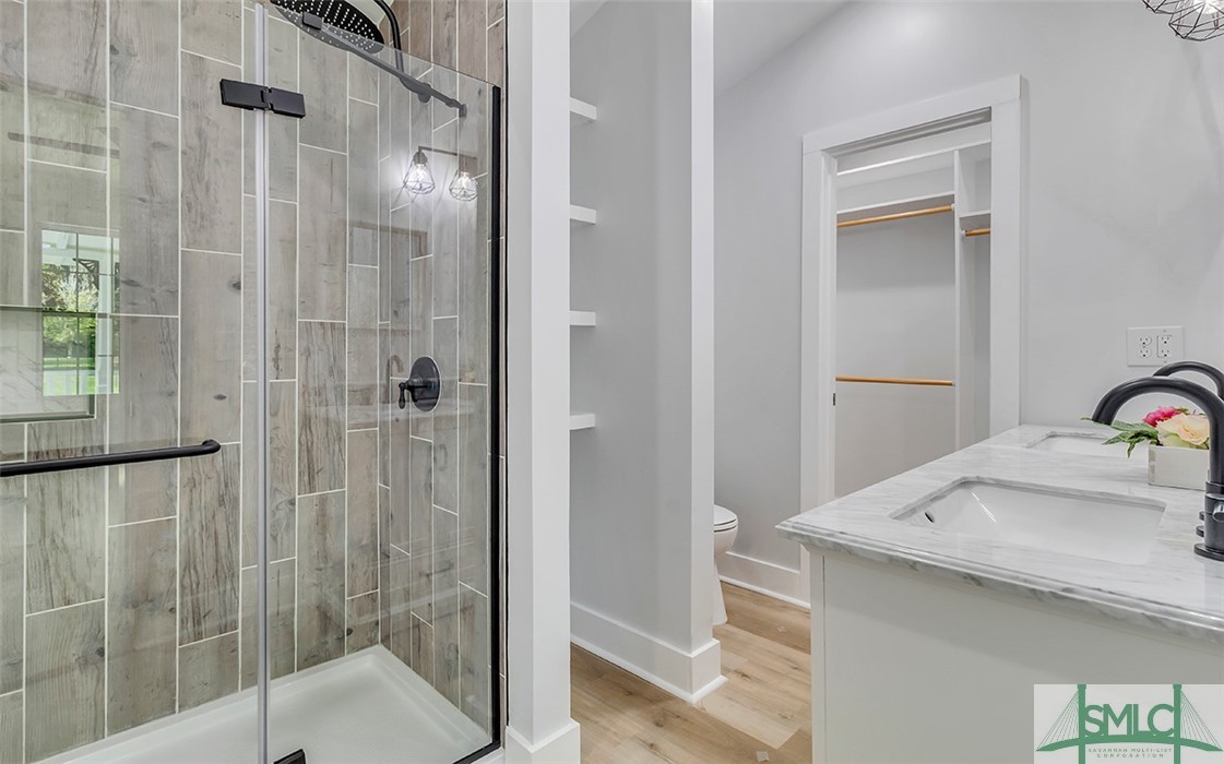 135 SW McQueen Street