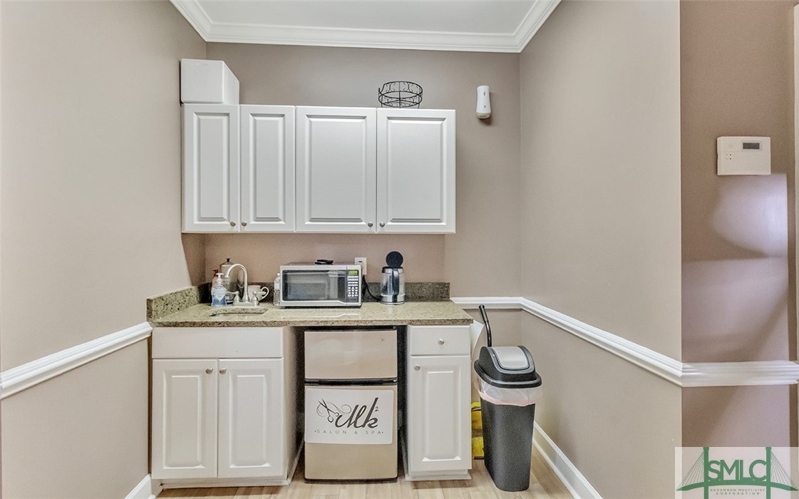 9100 White Bluff Road 406