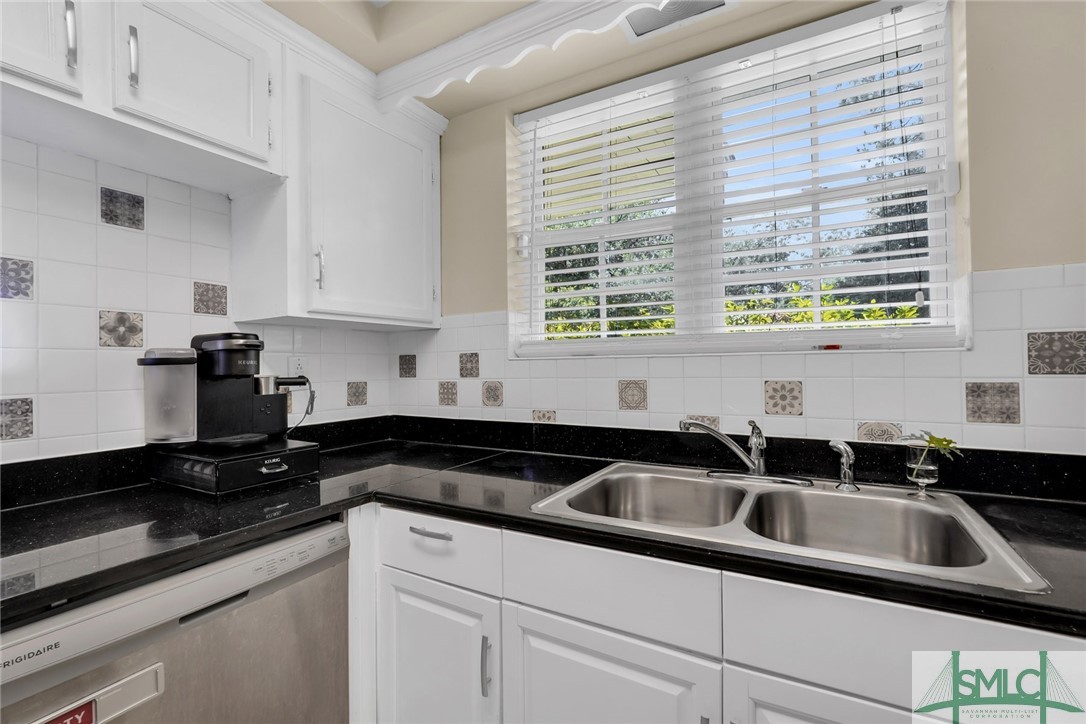 122 E Fairmont Avenue