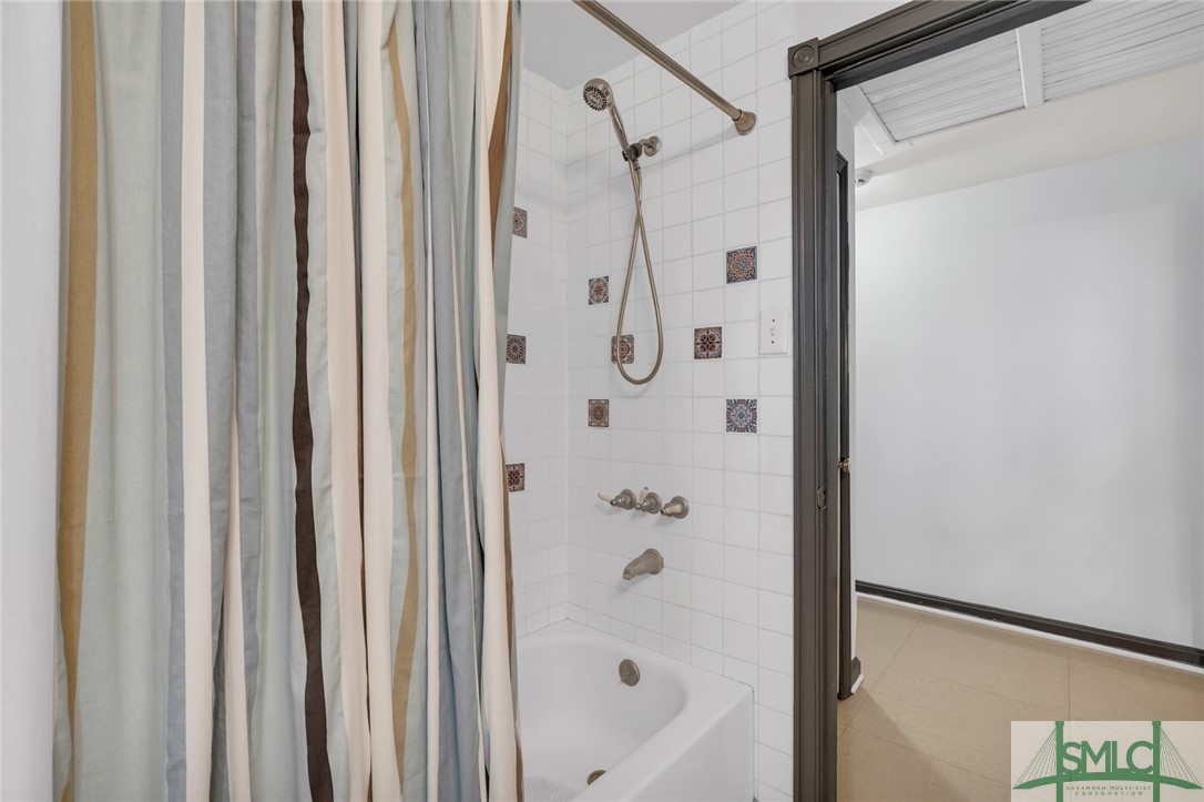 122 E Fairmont Avenue