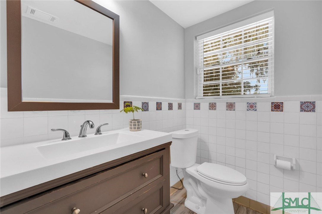 122 E Fairmont Avenue