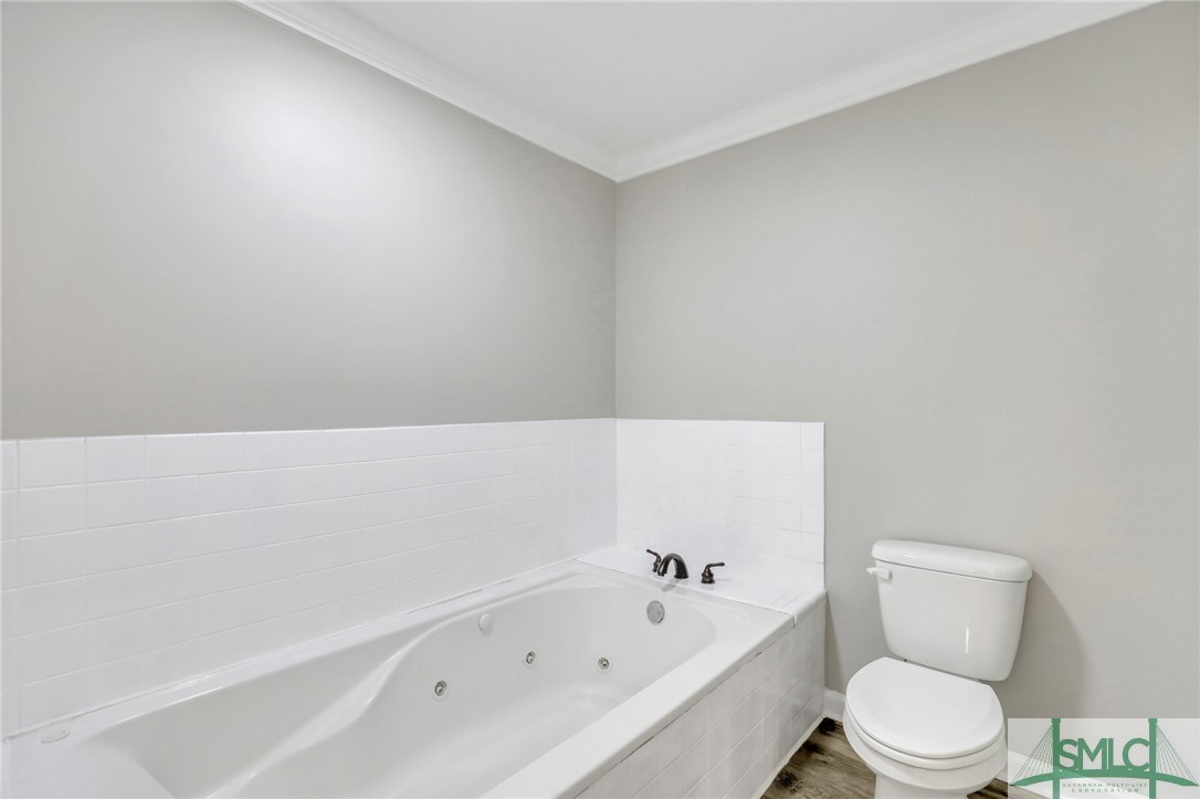 9 QUAIL HOLLOW Court W