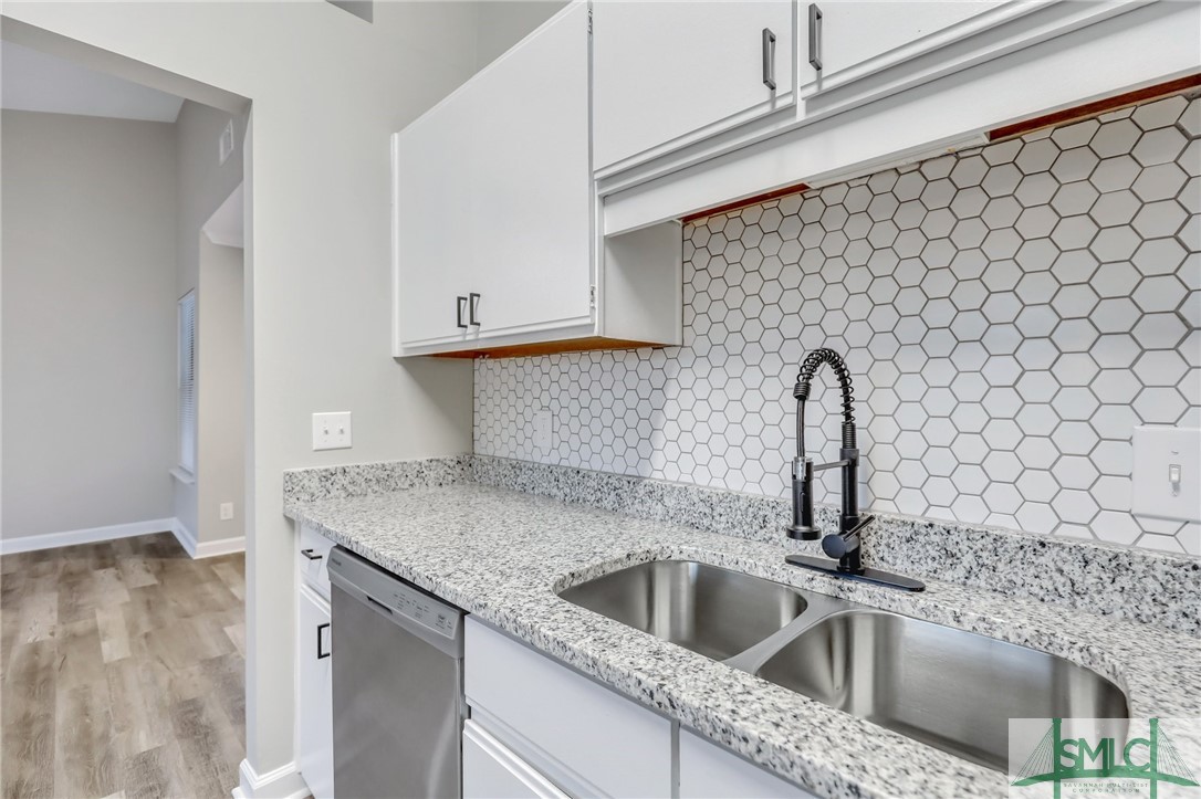 9 QUAIL HOLLOW Court W