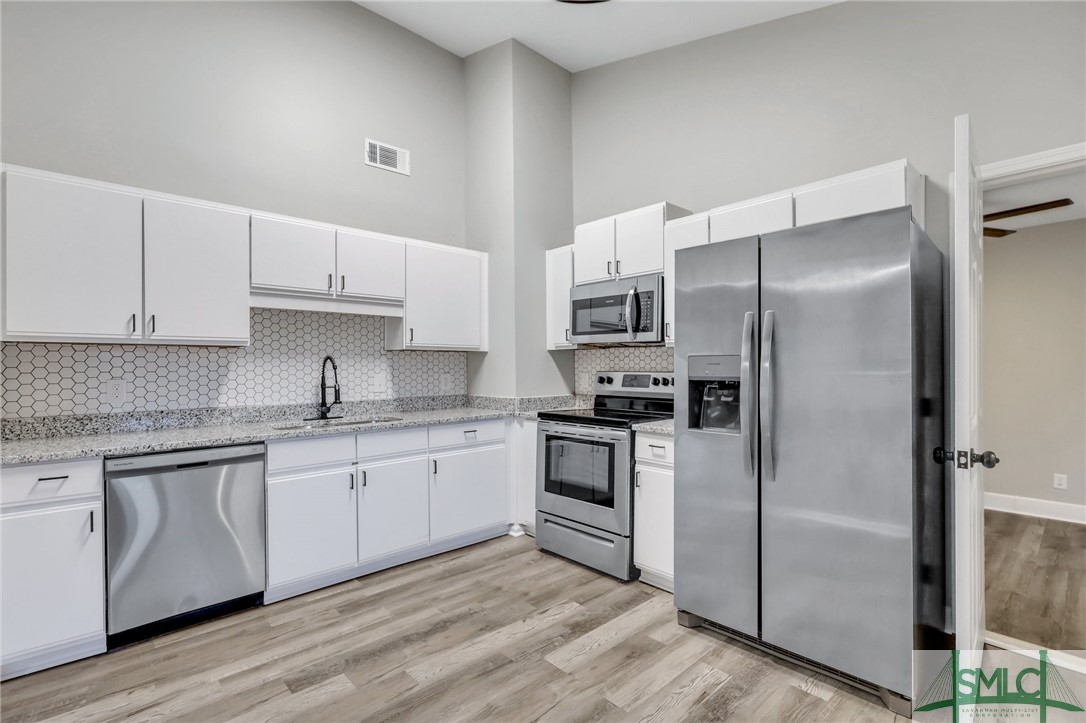 9 QUAIL HOLLOW Court W