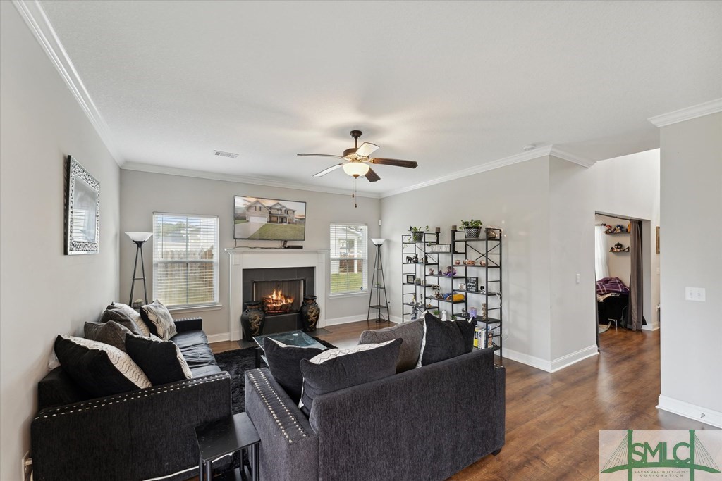 117 SE Allen Rawls Way