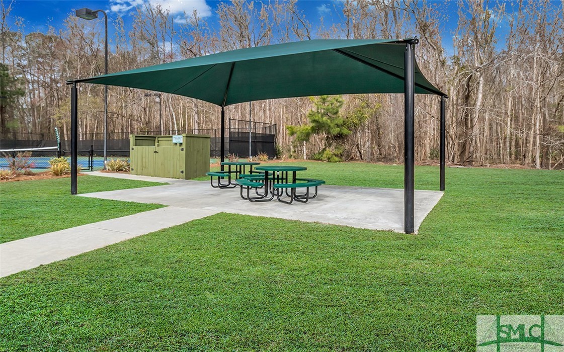 33 Lake Heron Court W