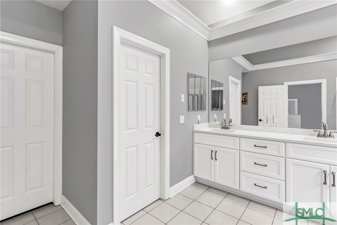 33 Lake Heron Court W