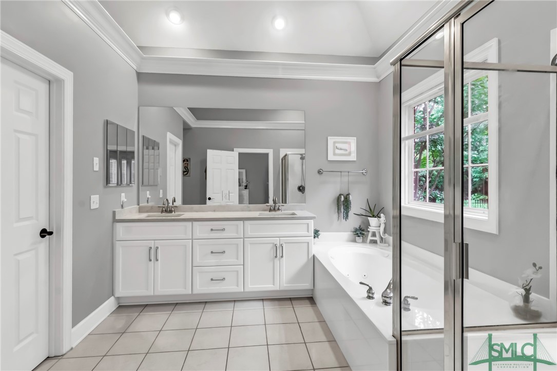 33 Lake Heron Court W