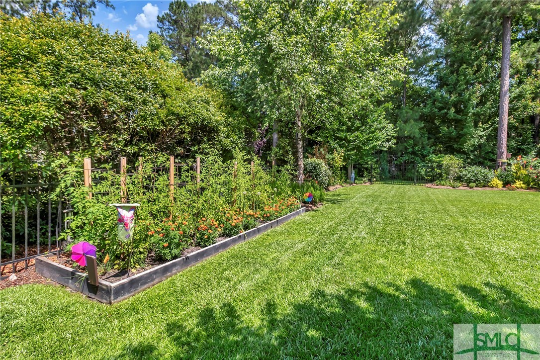 33 Lake Heron Court W