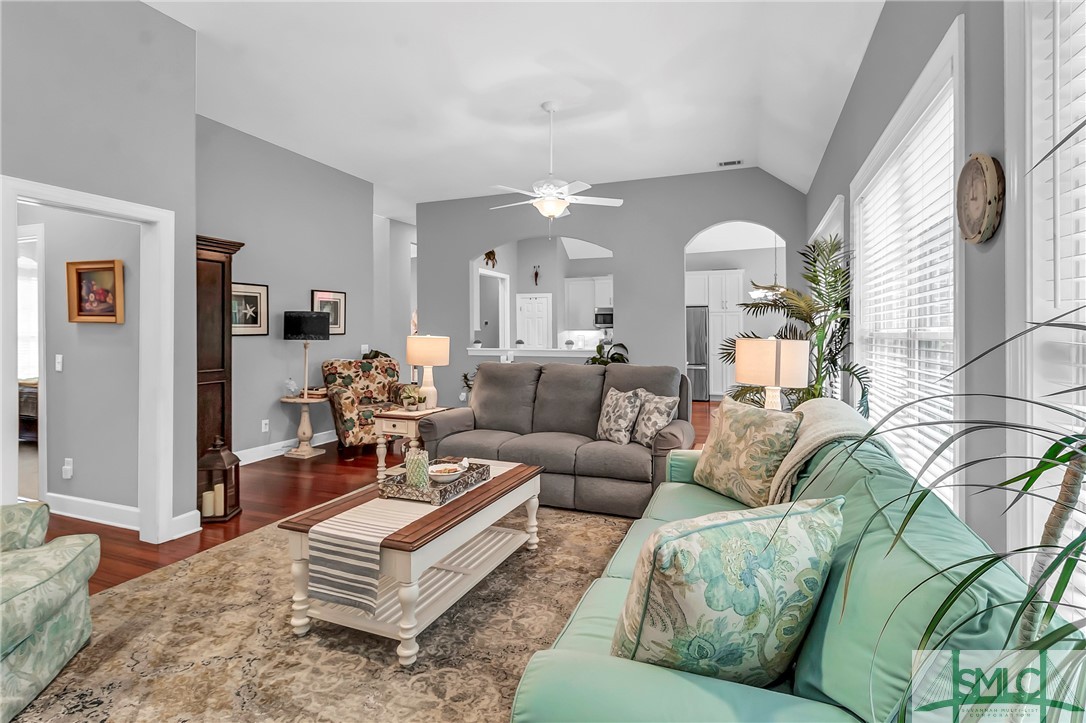 33 Lake Heron Court W