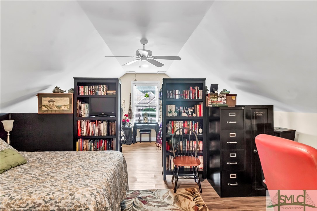 33 Lake Heron Court W