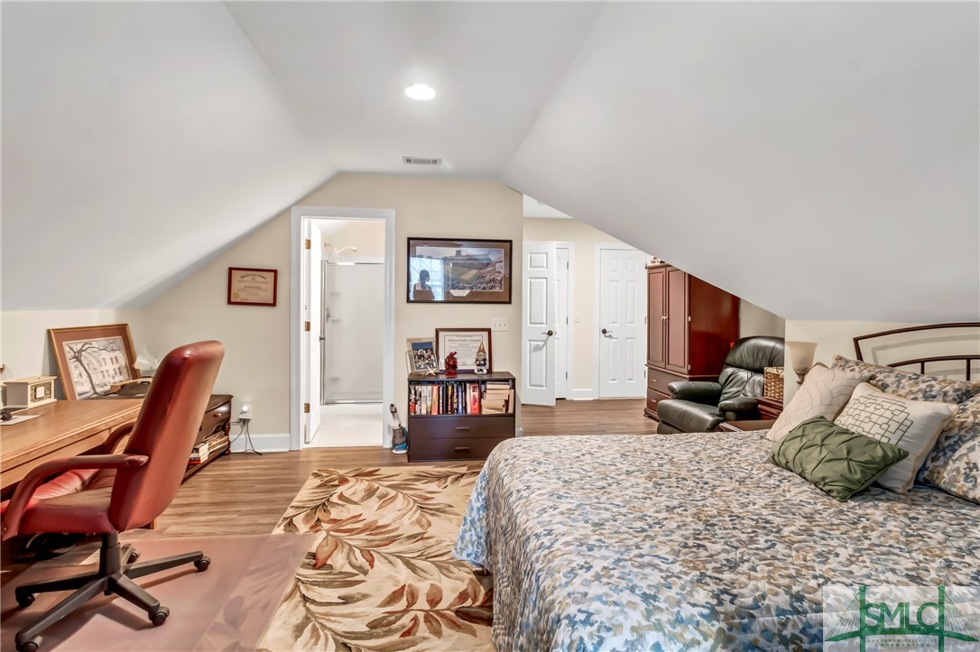 33 Lake Heron Court W