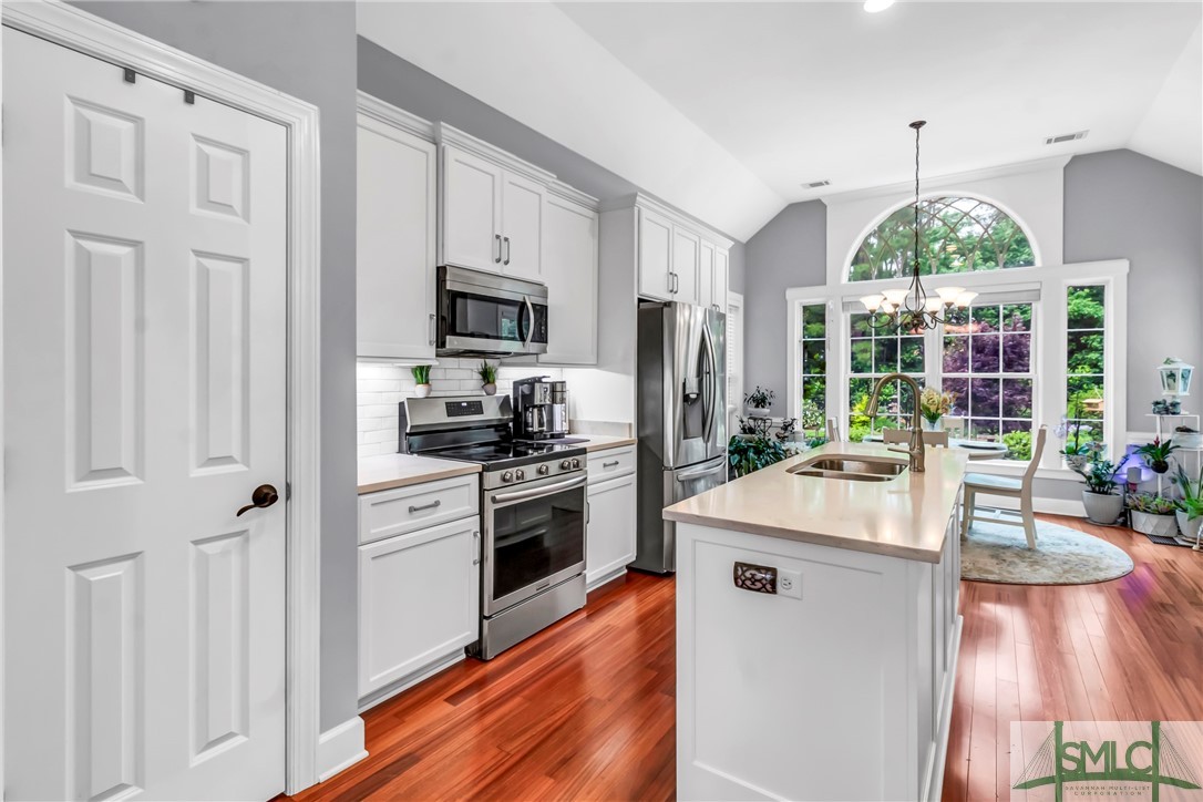 33 Lake Heron Court W