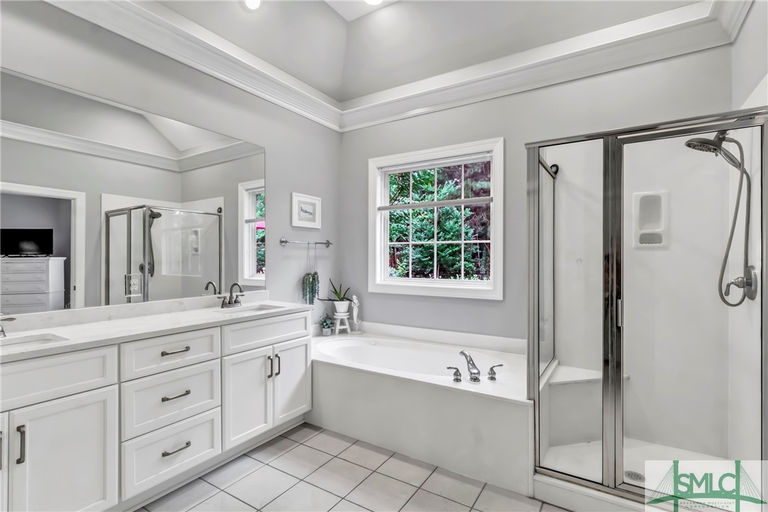 33 Lake Heron Court W