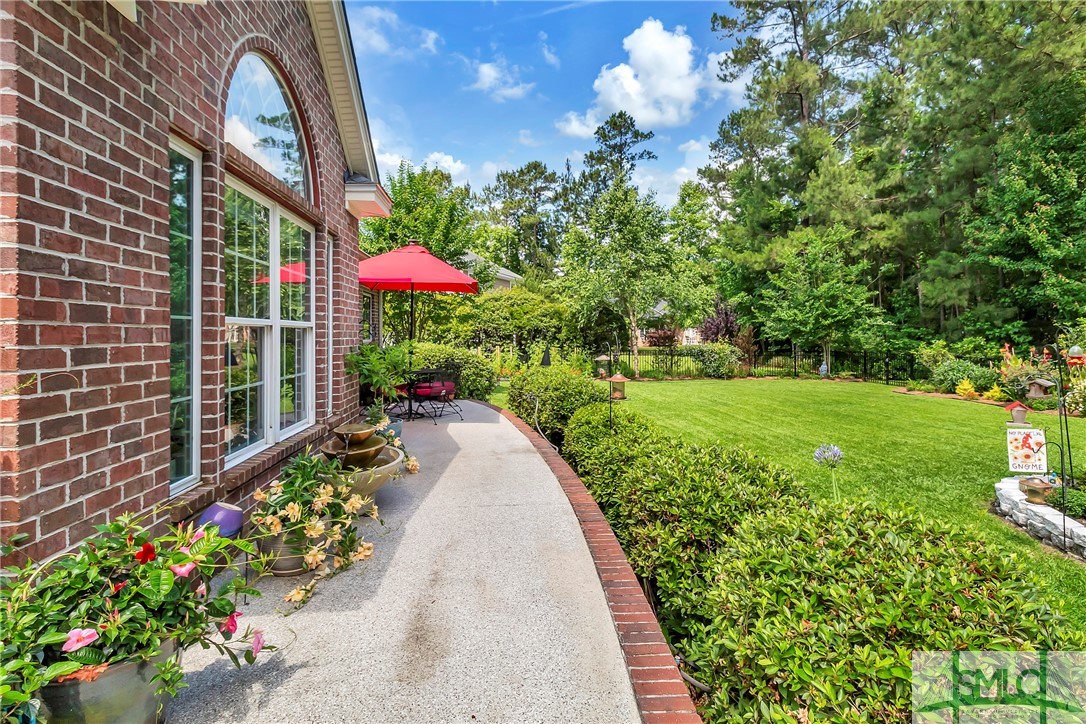 33 Lake Heron Court W